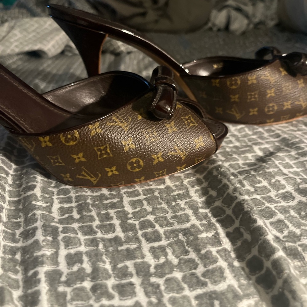 Louis Vuitton Brown Heels with Elegant Design - Picture 2 of 4
